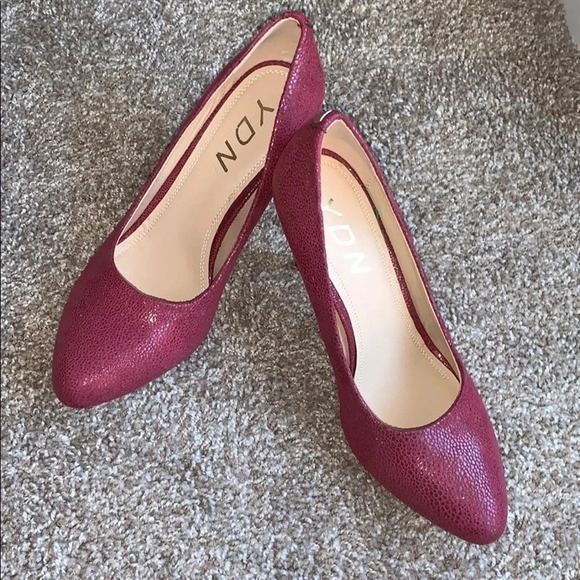 Pumps Metallic Mauve Pink Round Toe Textured Heels - Picture 7 of 8